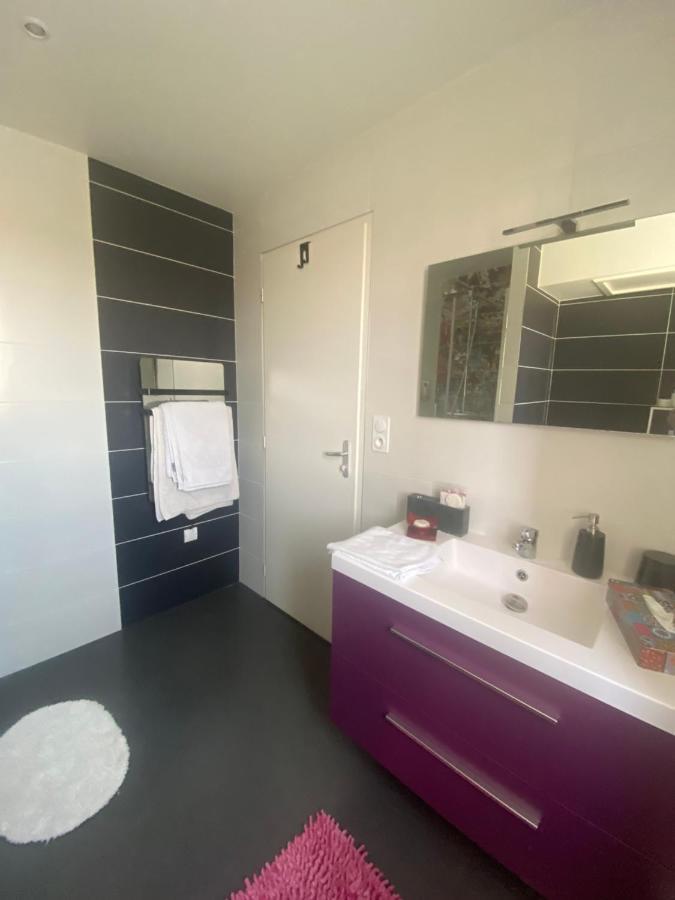 Chambre Avec Salle De Bain Privee Dans Maison Bourges Eksteriør billede